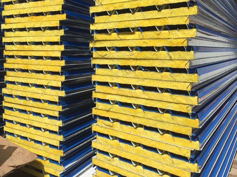 Vách panel cách nhiệt Glasswool - lõi sợi bông thủy tinh Vách panel cách nhiệt Glasswool - lõi sợi bông thủy tinh